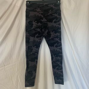 Wild Fable Camouflage Yoga Pants. Women’s size M